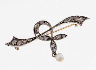 14 kt Gold Jugendstil Diamant-Perl-Brosche, um1900, GG 585/000 und Silber, Diamantrosen zus. ca. 0.50 ct, bewegl. abgehängte Perle, L. ca. 4.5 cm