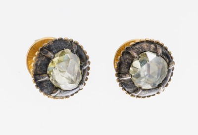 Paar 18 kt Gold Diamant-Ohrstecker, um 1890, GG 750/000 und Silber, 2 Diamantrosen zus. ca. 2.10 ct l.get.Weiß/si+
