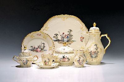 Kaffeeservice, Rosenthal classic rose collection, Modell Sanssouci, Dekor Höroldt- Arkadien, Goldstaffage, Kaffeekanne, Zuckerdose, Milchkännchen, ...
