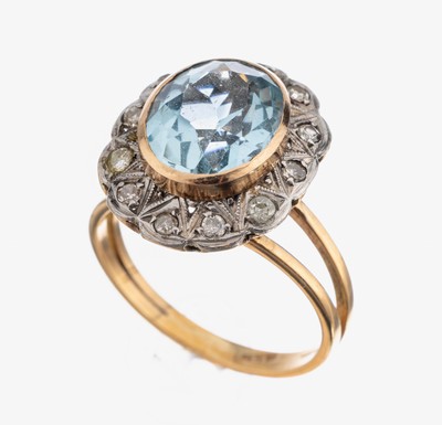 18 kt Gold Aquamarin-Diamant-Ring, 1930er Jahre, GG/WG 750/000, ovalfacett. Aquamarinca. 2.50 ct, 12 8/8-Diamanten zus. ca. 0.15 ctGetönt/p, RW 54, ...