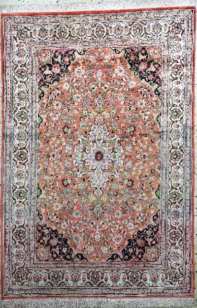 Ghom Seide, Persien, Mitte 20.Jhd, reine Naturseide, ca. 203 x 137 cm, verfärbt, EHZ: 2