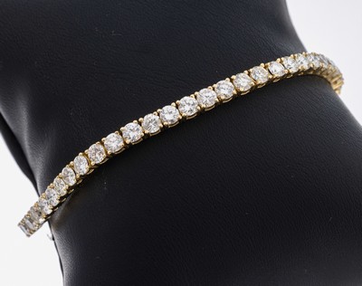 14 kt Gold Brillant-Armband, GG 585/000, 48Brillanten zus. ca. 8.50 ct Weiß-get.Weiß/vs- si, L. ca. 18.4 cm, Kastenschloss mit 2 ...