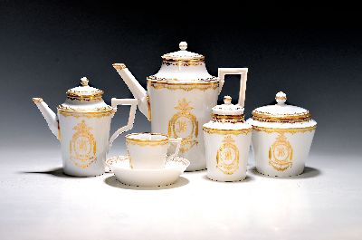 Kaffeeservice für 4 Personen, KPM Berlin, um 1820, Kaffeekanne, kleine Kanne, Zuckerdose, Milchkännchen, Teedose, vier Tassen mit Untertassen, ...
