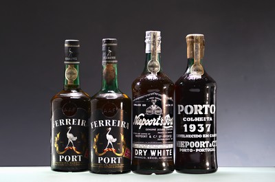 4 Flaschen Portwein: 1937 Porto Colheita, Niepoort, num. 839333, Niepoort´s Port Dry White num. 452733; 2 Flaschen Ferreira Port, num. 743207, ...