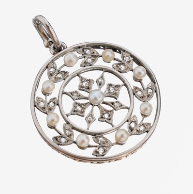 18 kt Gold Diamant-Perl-Anhänger, um 1900, GG 750/000 und Platin, Diamantrosen zus. ca. 0.25 ct, Orientperlen, D. ca. 2.5 cm, ca. 5.3 g