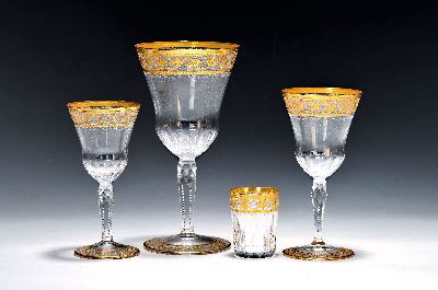 15 Gläser, Saint Louis, Modell, Callot, farbloses Kristallglas, gravierter Dekor, mundgeblasen, gr. Kelchglas, 6 Schnapsbecher, 4 Likörgläser, 3 ...