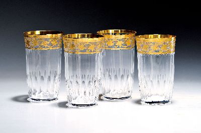 Neun Bechergläser/-Biergläser, Saint Louis, "Callot", farbloses Kristallglas, mundgeblasen, graviert und teilvergoldet, Höhe ca. 11cm