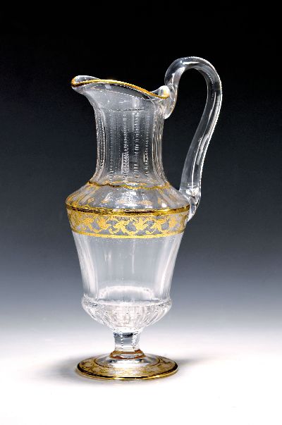 Weinkrug, Saint Louis, "Callot", farbloses Kristallglas, mundgeblasen, graviert und teilvergoldet, H. ca. 30 cm