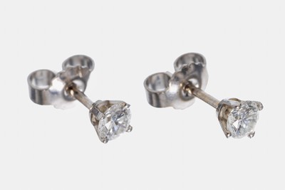 Paar 14 kt Gold Brillant-Ohrstecker, WG 585/000, 2 Brillanten zus. ca. 0.50 ct Weiß/vs-si