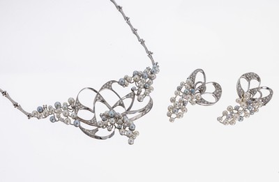 18 kt Gold Diamant-Perl-Schmuckset, WG 750/000, best. aus: 1 Collier, L. ca. 41 cm, prunkvolle Mittelteil, 55 Brillanten und 8/8 -Diamanten zus. ca. ...
