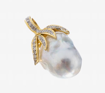 18 kt Gold Perl-Brillant-Clipanhänger, GG 750/000, Monsterperle L. ca. 18 mm, silbergrau, Brillanten zus. ca. 0.25 ct Weiß/si-p1, ca. 6.3 g