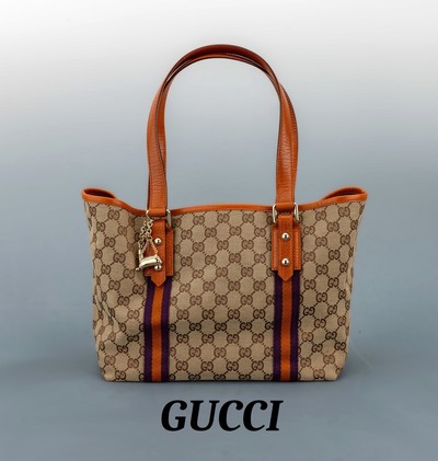 GUCCI Damenhandtasche, "Tote Bag Sherry Line", beigefarb. Canvas, GG Supreme, Charm mit Stiefel und Tasche, Besätze und Tragehenkel ...