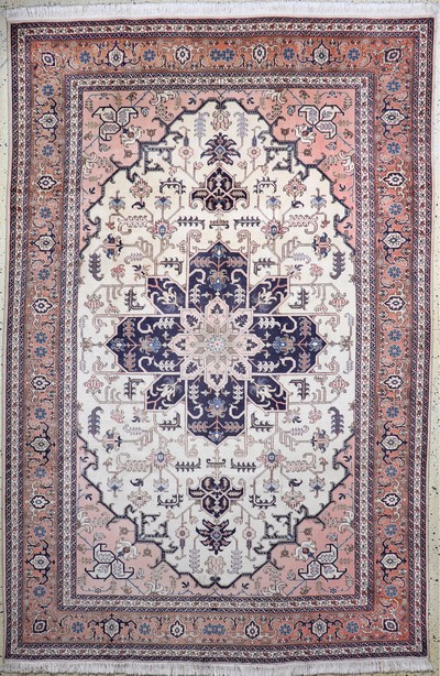 Ardebil, Persien, Ende 20.Jhd, Wolle auf Baumwolle, ca. 300 x 200 cm, EHZ: 2, (minimaler Mottenfrass am Rand).