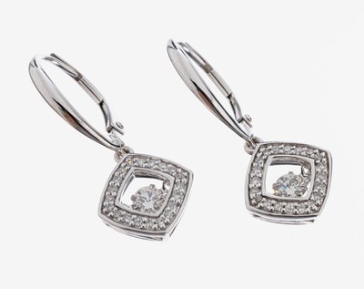 Paar 10 kt Gold Diamant-Ohrstecker, WG 417/000, 2 Brillanten und 8/8-Diamanten zus. ca. 0.50 ct Weiß/si, L. ca. 2.5 cm, ca. 2.4 g