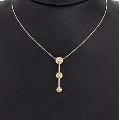 18 kt Gold Brillant-Collier, GG/WG 750/000,3 Brillanten zus. ca. 0.50 ct Weiß/vs-si, L. ca. 41.5 cm, Karabinerschließe, ca. 5.0 g