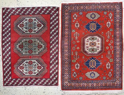 2 Lots Kazak, Azerbaijan, Ende 20.Jhd, Wolle auf Baumwolle, ca. 120 x 84 cm, EHZ: 2
