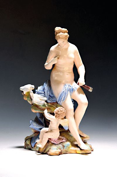 Figurengruppe nach Hoechster Vorbild, Damm, Aschaffenburg, 2.Hälfte 19.Jh., Steingut, farbig gefasst, bestoßen und rest., Radmarke schwach, Modell ...