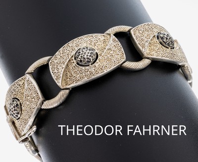 THEODOR FAHRNER Armband, 1950/60er Jahre, 925er Silber, sogn. Kräuselfahrner, geometrisch, L. ca. 18.5 cm, Kastenschloss mit Sicherheitsacht, sign.