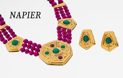 Modeschmuckset NAPIER, 1990er Jahre, aus der Serie Byzantium, best. aus: Collier und Paar Ohrclips, Metall vergoldet, rote Glaskugeln, grüne ...