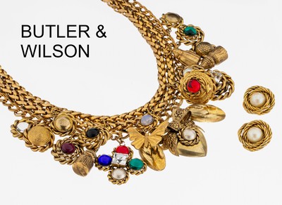 Ausgefallenes Modeschmuckset von BUTLER & WILSON, Metall vergoldet, best. aus: Collier und Paar Ohrclips, sehr prunkvoll gearbeitet, zahlreich ...
