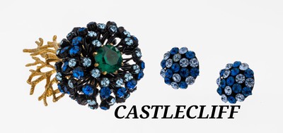 Modeschmuckset CASTLECLIFF, 1950/60er Jahre, Metall vergoldet, sehr plastische Aus- führung einer Korallen-Blüte, Swarovsky- Steinbesatz in ...