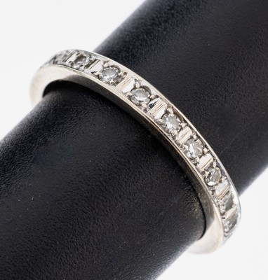 14 kt Gold Diamant-Ring, WG 585/000, 16 8/8-Diamanten zus. ca. 0.32 ct Weiß/si, RW 56,ca. 2.6 g, Etui anbei