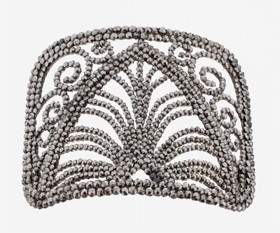 Kleiderapplique, 1920er Jahre, Metall versilbert, durchbrochen, reicher Markasitbesatz, ca. 7 x 5.5 cm
