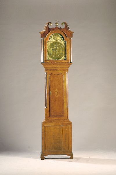 Englische Standuhr, William Wham, London, um 1820/30, Holzgehäuse mit verschiedenen Hölzern, intarsiert, poliert, Sockel mit Spannungsriss, ...