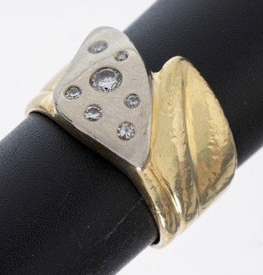 14 kt Gold Diamant-Ring, GG/WG 585/000, 1 Brillant und 6 8/8-Diamanten in WG gefasst zus. ca. 0.15 ct Weiß/si, RW 53, ca. 7.1 g