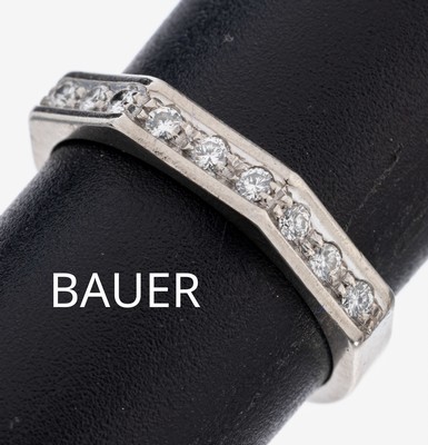 18 kt Gold CHRISTIAN BAUER Brillant-Ring, WG 750/000, ungewöhnliche Gestaltung, 9 Brillanten zus. ca. 0.20 ct Weiß/p (Angaben grav.), RW 55, ca. ...