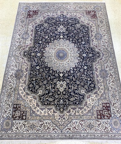 Nain fein(6 La), Persien, Mitte 20.Jhd, Korkwolle mit Seide, ca. 473 x 336 cm, ca. 1,0Mio. Kn/qm, EHZ: 2(verschmutzt)