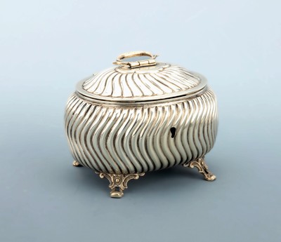 Zuckerdose, Österreich/Wien, 1872-1922, 800er Silber, innen verg., ovale Grundform, geschwungene Godronierung, Deckel mit Monogramm MB, Schloss ...