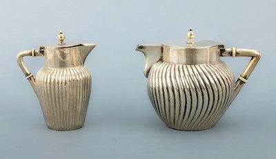 Teekanne und Sahnegießer, Österreich/Wien 1872-1922, 800er Silber, das Art Deco vorweg nehmend, schlichte bauchige Grundform, Godronierung, H. ...