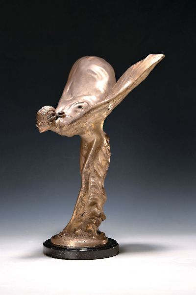 Spirit of Ecstasy, Bronzefigur nach Sykes, sign. Chantessin, Weißbronze, geflügelte Frau, Marmorplinthe besch., H. ca. 33cm, dieses Darst. wurde ...