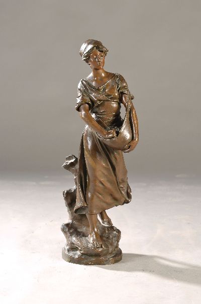 Große Bronzefigur von Edouard Drouot, 1859-1945, Säende Bäuerin, signiert, zweiteilig bossiert, H. ca. 63cm