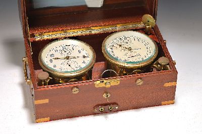 Doppel-Marinechronometer, Rußland, Kirov, um 1960, im orig. Mahagonikasten mit Messingecken, zwei von einander unabhängige Chronometer mit ...