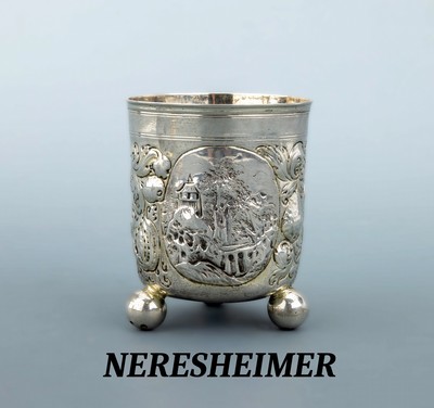 Kugelfußbecher, Hanau um 1880-1900, im Stildes Barock, Silber, reine Treibarbeit, Hersteller NERESHEIMER, reliefiert, Landschaftsdarstellungen in 3 ...