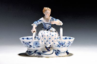 Saliere/Tafelaufsatz/Gewürzmenagere, Meissen um 1880-1924, Porzellan, Zwiebelmusterdekor in Unterglasurblau, bemalt, Modellnr. 3024, min. an den ...