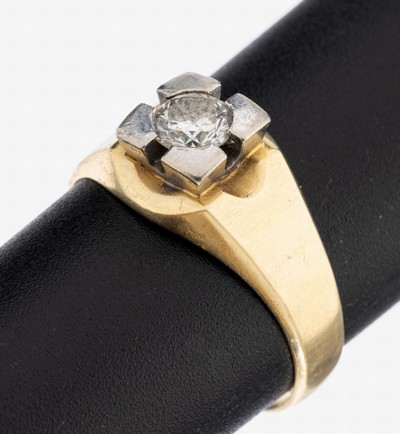 14 kt Gold Brillant-Ring, GG/WG 585/000, inWG gefasster Brillant ca. 0.51 ct (grav.) Weiß/p1, RW 60, ca. 4.5 g