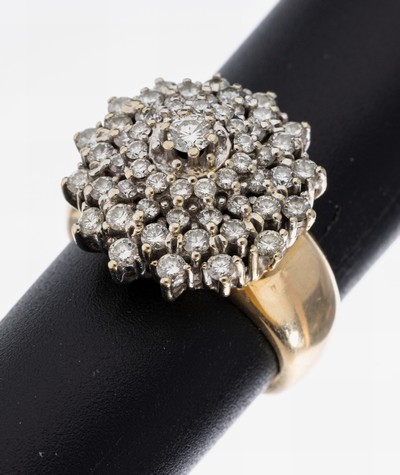 14 kt Gold Brillant-Ring, GG/WG 585/000, Ringkopf WG in mehreren Ebenen, 57 Brillanten zus. ca. 1.50 ct l.get.Weiß/if, (lt. Schmuckpass), RW 58, ...
