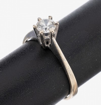 14 kt Gold Brillant-Ring, WG 585/000, Brillant ca. 0.45 ct Weiß/si, RW 57, ca 2.3 g, neue Rhod. empfohlen
