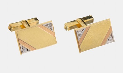 Paar 14 kt Gold Brillant-Manschettenknöpfe, GG/RG/WG 585/000, schlichte Platte, Ecken strukt., 4 Brillanten zus. ca. 0.08 ct Weiß/si, ca. 11.4 g