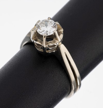 14 kt Gold Diamant-Ring, WG 585/000, erhaben gefasster Altschliff-Diamant ca. 0.50 ct Weiß/si, RW 56, ca. 3.7 g, neue Rhod. empfohlen