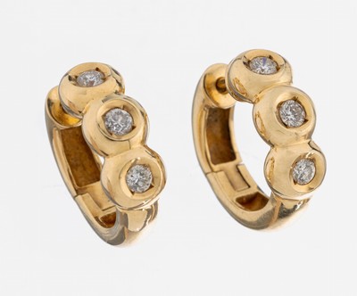 Paar 14 kt Gold Brillant-Ohrcreolen, GG 585/000, 6 Brillanten zus. ca. 0.50 ct Weiß/p, ca. 9.9 g, D. ca. 2 cm, Schmuckpass anbei