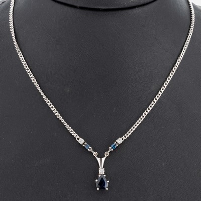 14 kt Gold Saphir-Brillant-Collier, WG 585/000, 1 facett. Saphir-Tropfen und 2 Saphir-Navettes zus. ca. 1.50 ct, 3 Brillantenzus. ca. 0.25 ct ...