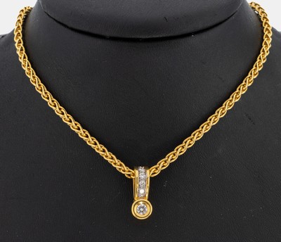 14 kt Gold Brillant-Clipanhänger, GG 585/000, 5 Brillanten zus. ca. 0.35 ct Weiß/if, (lt. Schmuckpass), an Kette, GG 585/000, L. ca. 42.5 cm, ...