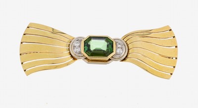 14 kt Gold Turmalin-Brillant-Brosche, 1950er Jahre, GG/WG 585/000, mittig facett. Turmalin ca. 5.00 ct, Stein min. besch., 4 in WG gefasste ...