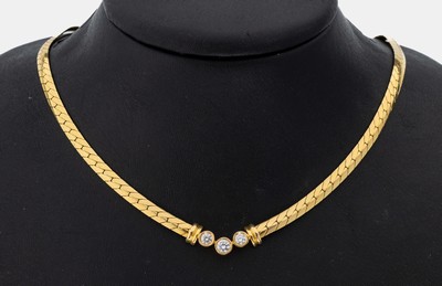 14 kt Gold Brillant-Collier, GG 585/000, Mittelteil mit 3 Brillanten zus. ca. 0.50 ct Weiß/if (lt. Schmuckpass), L. ca. 43 cm, Karabinerschließe, ...
