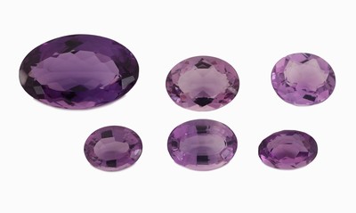 Lot 6 lose Amethyste, zus. ca. 57.4 ct, ovalfacett. in versch. Größen