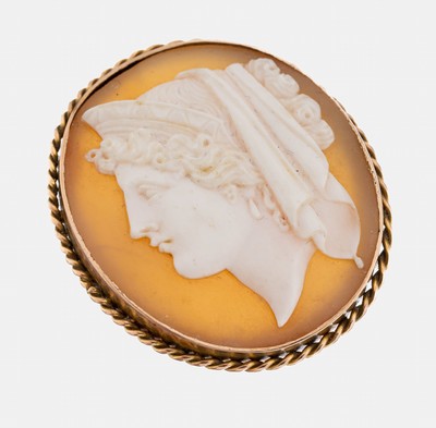 9 kt Gold Kamee-Brosche, um 1900, GG 375/000, ovale Muschelkamee, Darstellung einerDame im Profil, Fassung aus gekordeltem Draht,ca. 4 x 3.5 cm, ca. ...